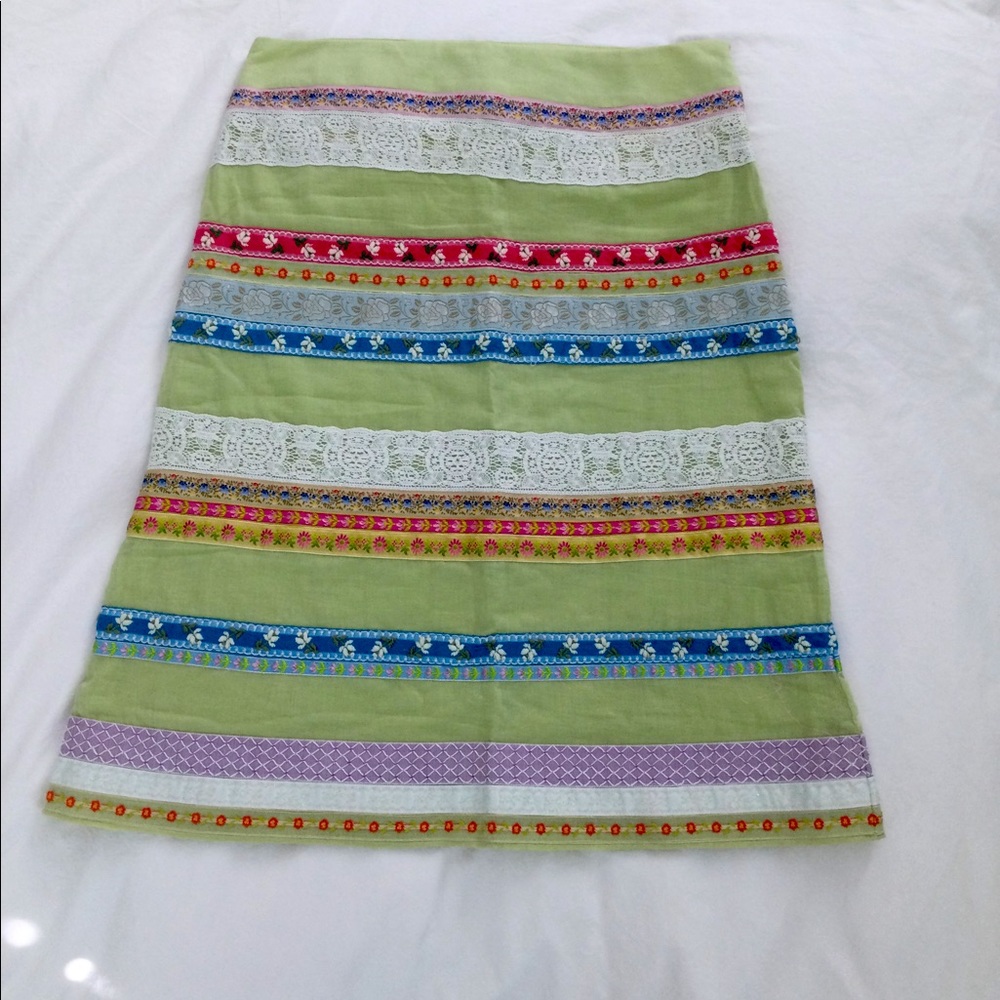Pamela Brown Lace and Embroidered Straight/pencil skirt
